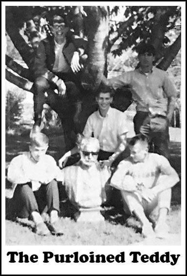 Photo of unnamed members of the Class of '68 with Cool Teddy